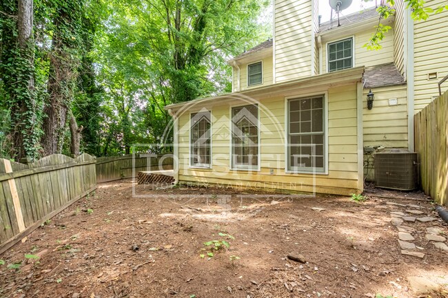 Building Photo - 2916 Governors Ct