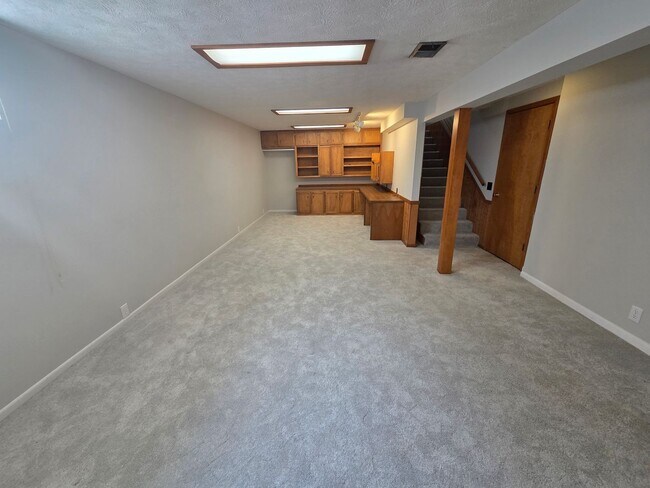 Building Photo - Charming Westside ranch with updates throu...