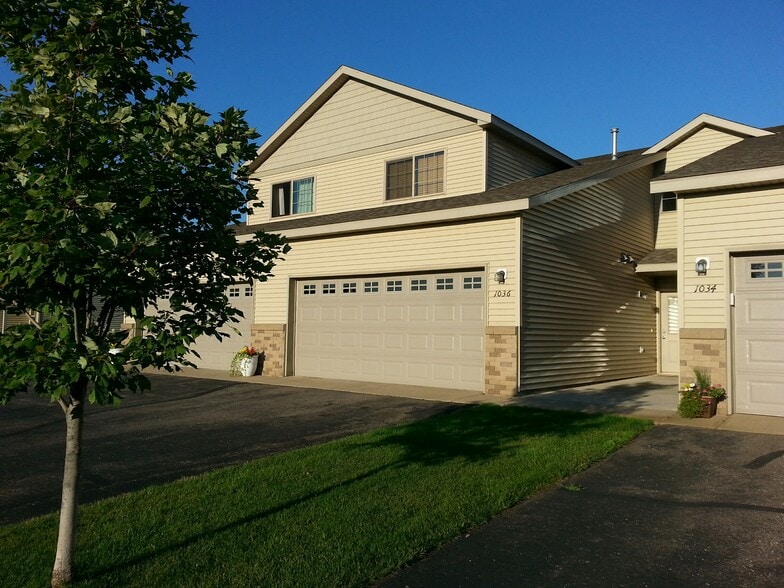 Primary Photo - 1036 Manor Ct