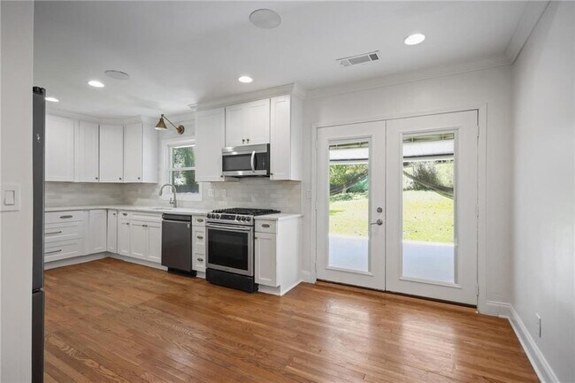 Building Photo - 2134 Beecher Cir SW