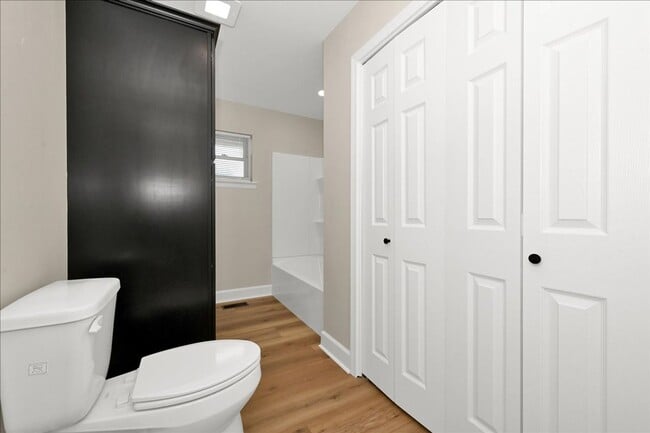 Building Photo - 3 Bedroom, 2 Bath home.