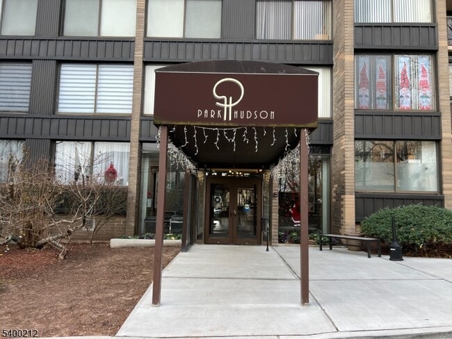 Building Photo - 9060 Palisade Ave