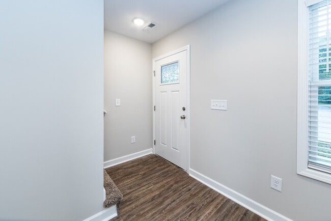 Building Photo - Beautiful 3BD/2.5BA Duplex Home!