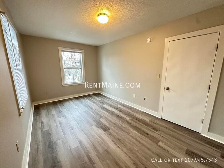 Building Photo - 119 Main St