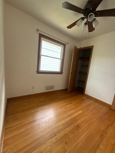 Building Photo - 419 Roland Ave