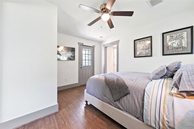 Building Photo - 325 N Sidney St