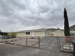 Building Photo - 4885 N Sierra Rd