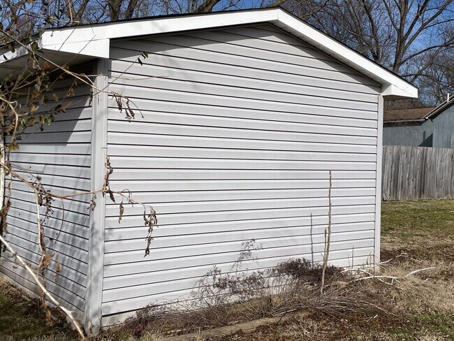 Building Photo - 1 Bedroom Home for Rent in Johnson City TN | Near JCMC