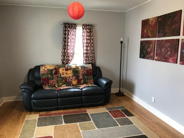 Building Photo - 513 4th Ave NW