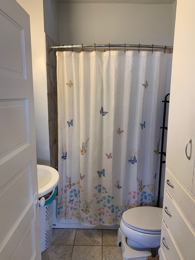 Building Photo - Beautiful 2 Bedroom Home Near BYU