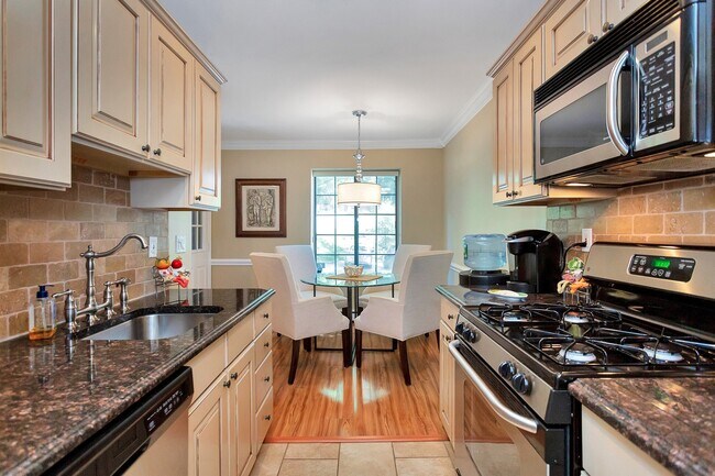 Building Photo - 24 Foxwood Cir