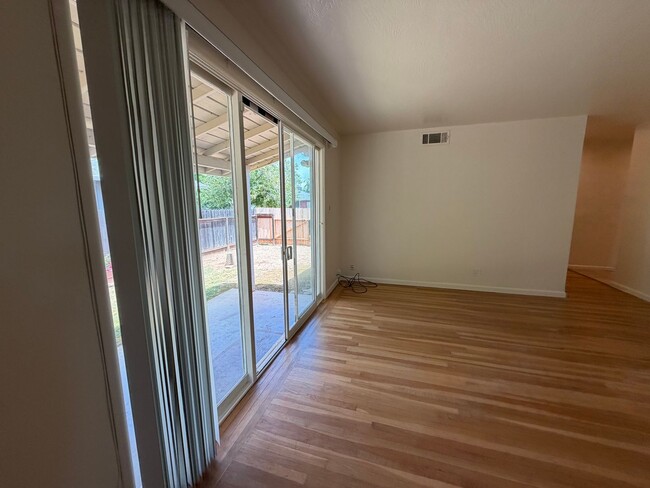 Building Photo - Gorgeous Rancho Cordova Home on Large Corner Lot!