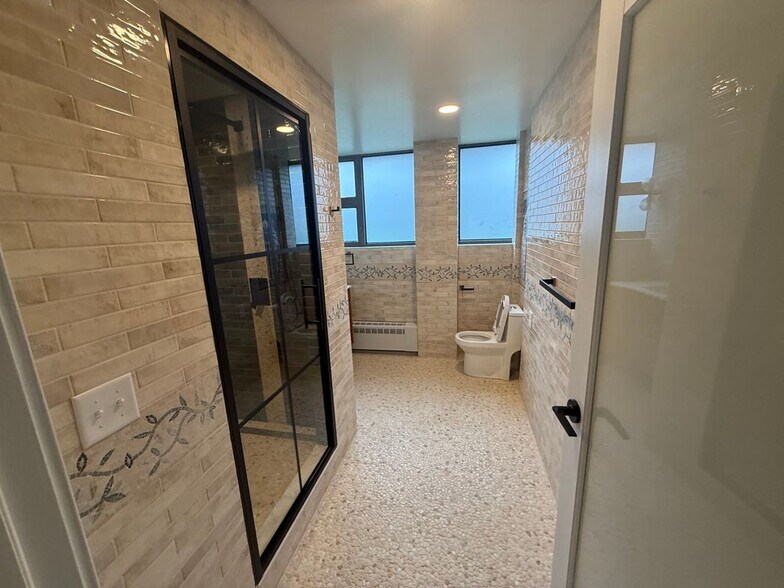 Building Photo - 130 Linwood Ave