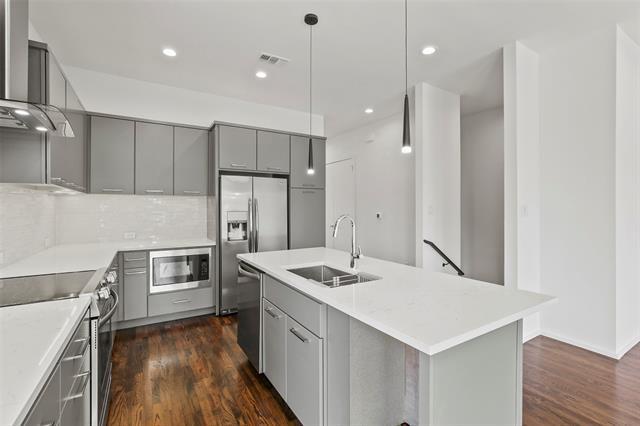 Building Photo - 6250 Oram St