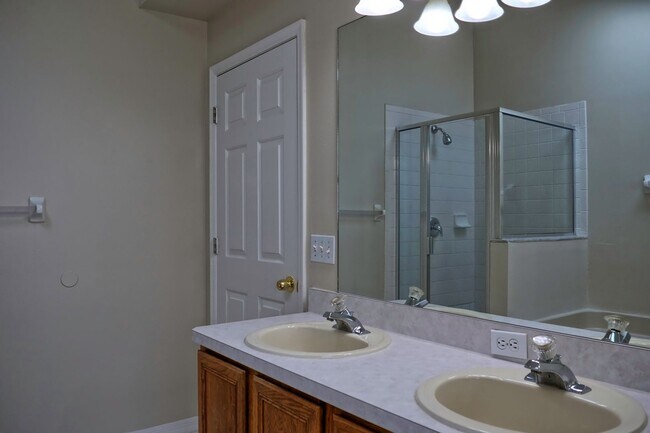 Building Photo - Spacious 3/2 Home For Rent in Davenport with extra Florida/Sun Room!!