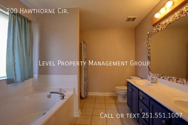 Building Photo - 200 Hawthorne Cir