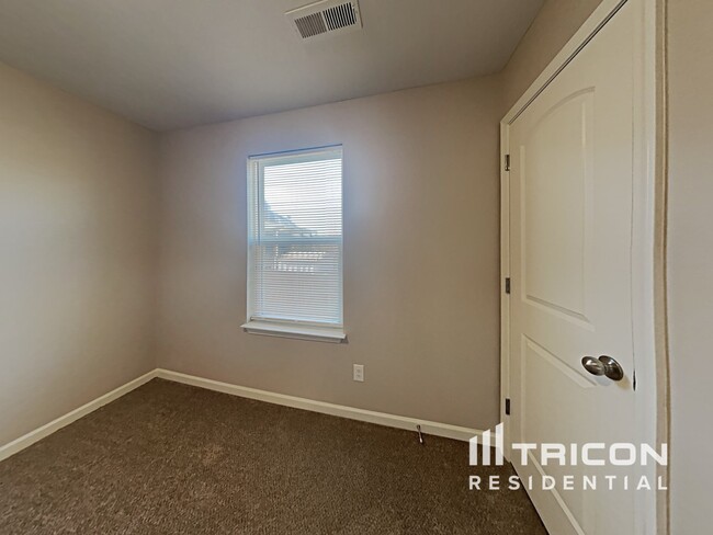 Building Photo - 6415 Pennacook Dr
