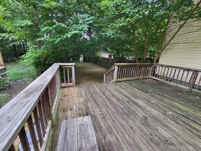 Building Photo - Home Sweet Home! Awesome 3 Bedroom/2 Bath Near VCU Is Just Waiting For You To Tour!