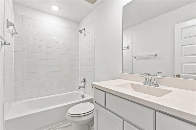 Building Photo - 2410 Doncaster Dr