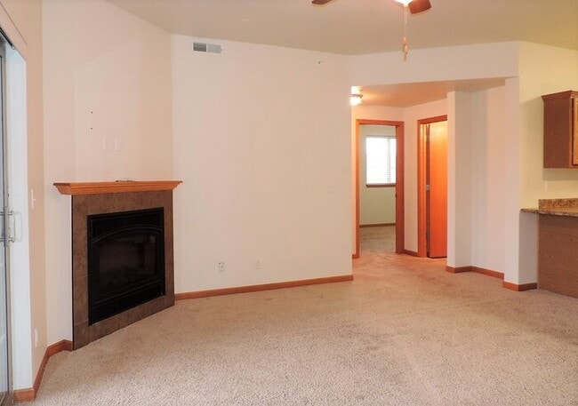 Building Photo - $1,295 | 2 Bedroom, 2 Bathroom Condo | Pet...