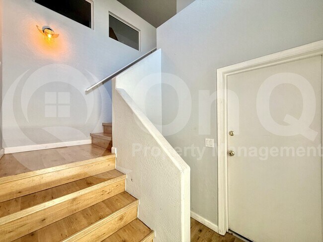 Building Photo - 525 N Miller Rd