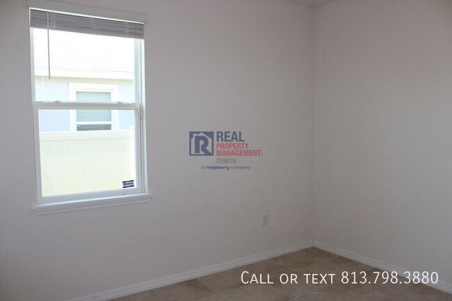 Building Photo - 33163 Sand Creek Dr