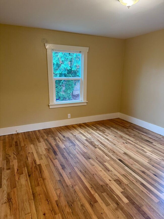 Building Photo - Overlook Bungalow