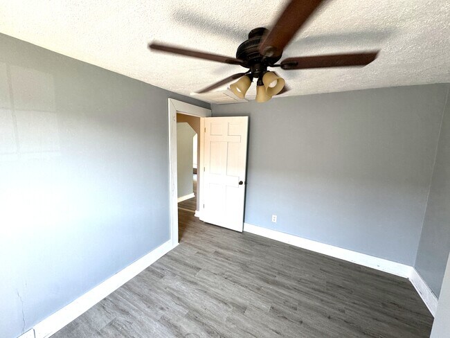 Building Photo - 3030 Mars Hill St