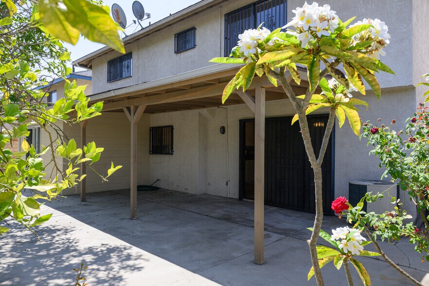 Building Photo - 8017 Alpaca St