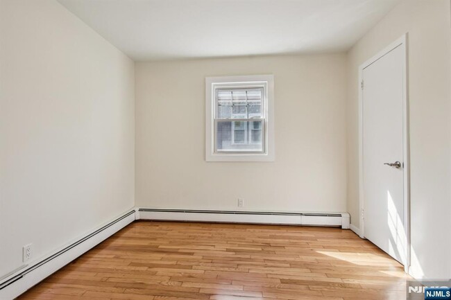 Building Photo - 222-224-224 Woodside Ave