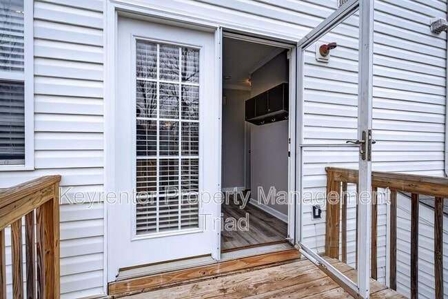 Building Photo - 94 Tannenbaum Cir