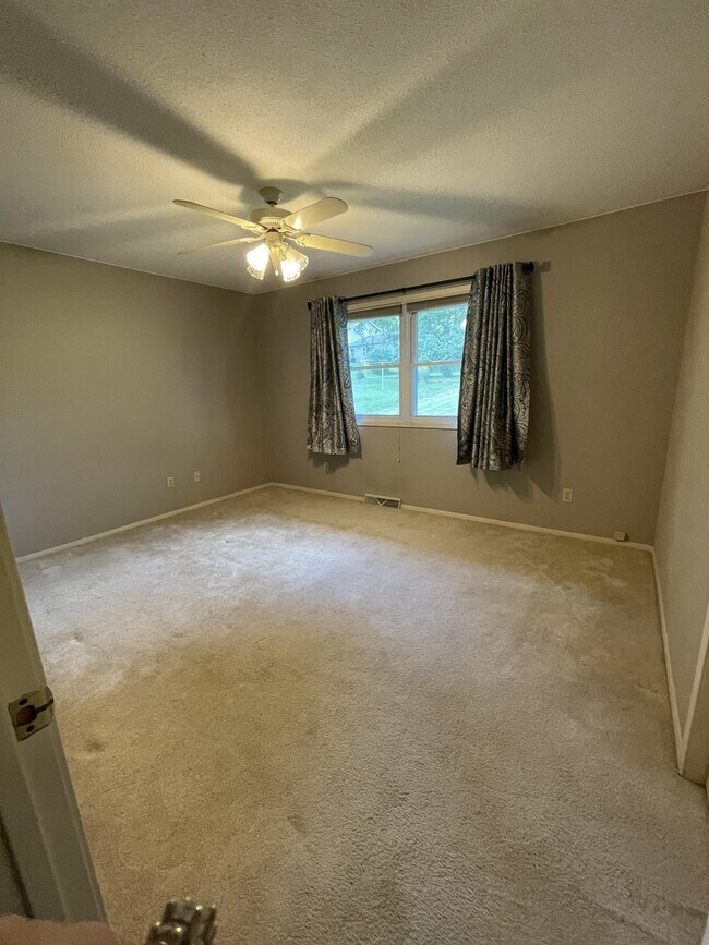 Building Photo - 964 Patricia Ann Dr