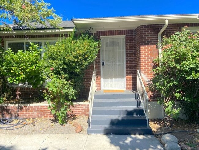 Building Photo - Like Brand New! - Single Story House in North Central Reno
