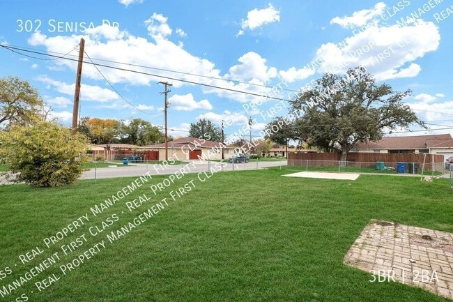 Building Photo - 302 Senisa Dr