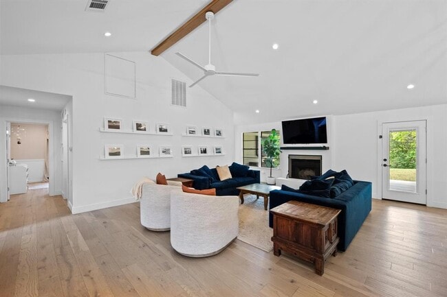 Building Photo - 8307 Spring Valley Dr