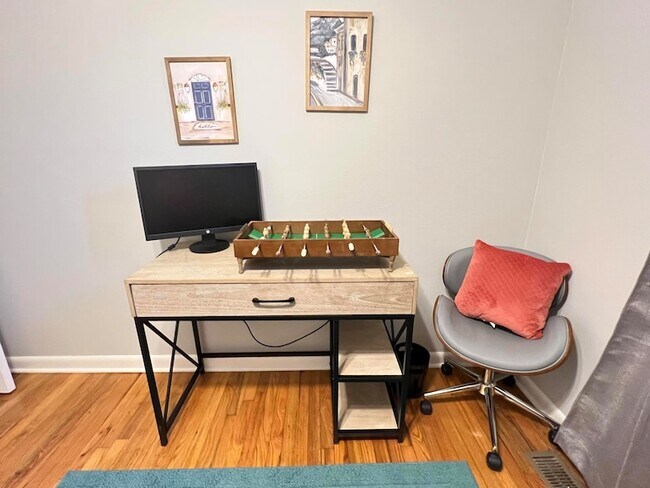 Building Photo - 8429 Daisy Dallas Rd