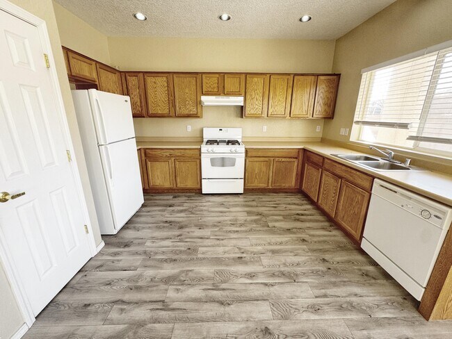 Building Photo - 1131 Pacaya Dr NW