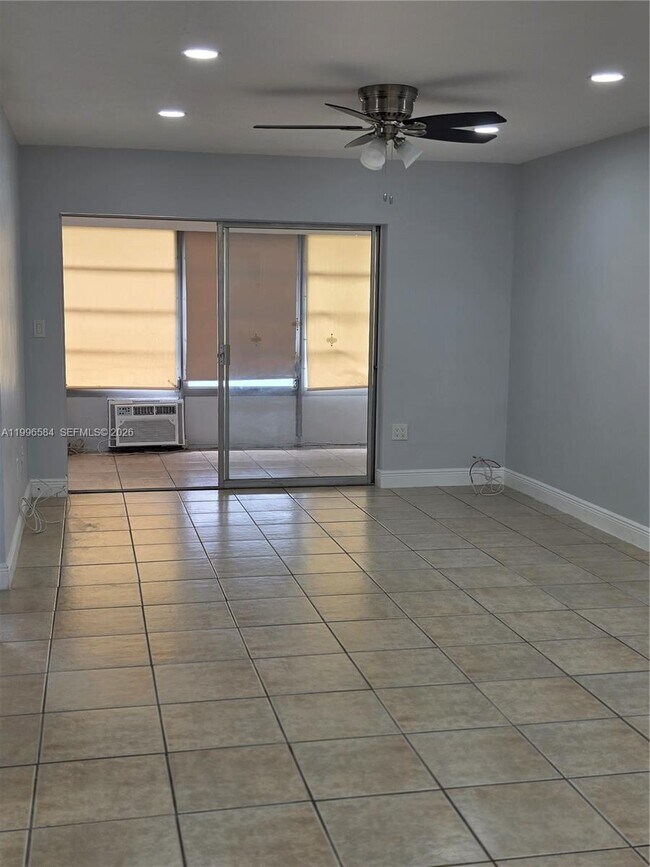 Building Photo - 300 NE 191st St