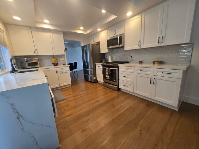 Building Photo - Phenomenal 4BD/3BA Single-Family Home in Quiet and Peaceful Pleasanton!