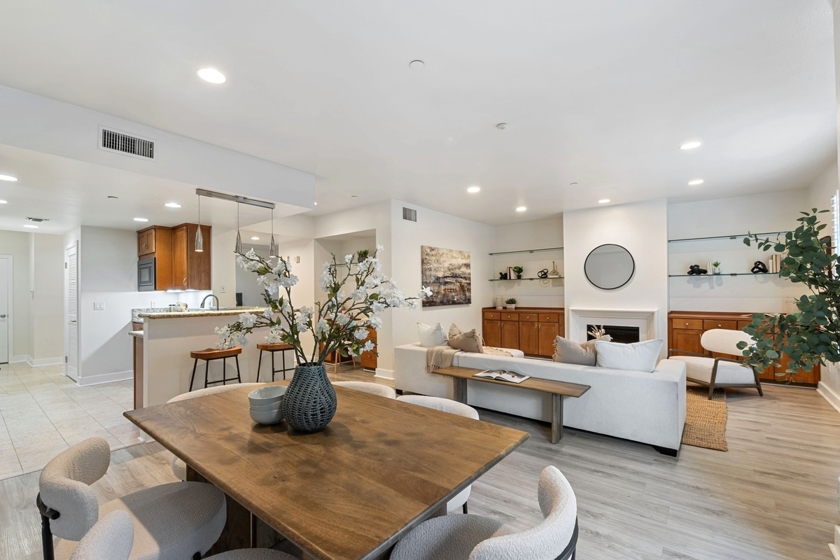 Building Photo - 2240 S Beverly Glen Blvd