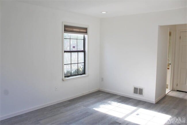 Building Photo - 1003 Woodhaven Dr