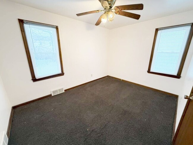 Building Photo - 3 BED, 1 BATH BEAUTIFUL SINGLE-FAMILY HOME IN GARFIELD HEIGHTS!