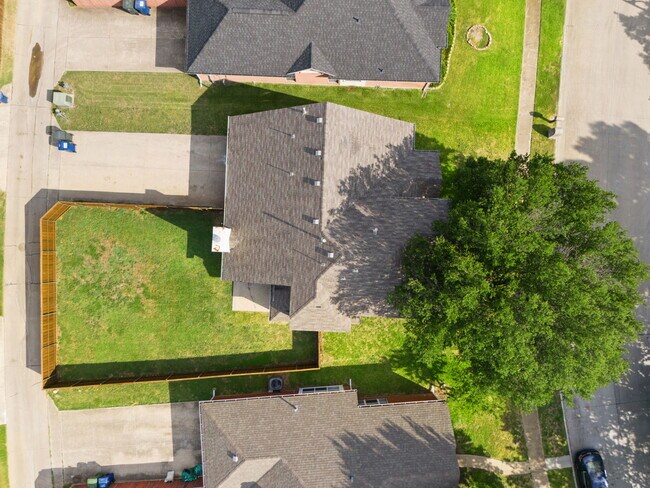 Building Photo - 2802 Briarbrook Ln
