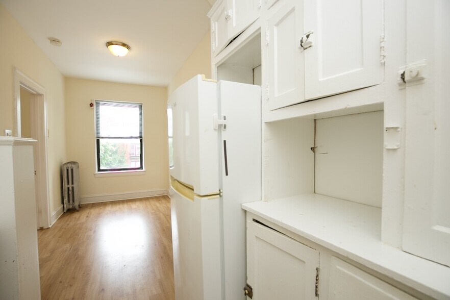 Building Photo - 4854 N Damen Ave