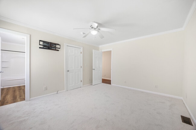 Building Photo - 111 Forest View Dr