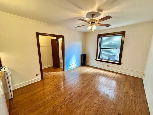 Interior Photo - 2256 N. Cleveland