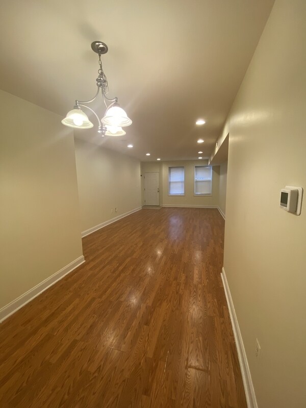 Building Photo - 1600 Light St