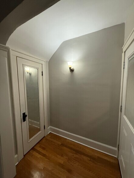 Front door and closet area - 3616 E 106th St