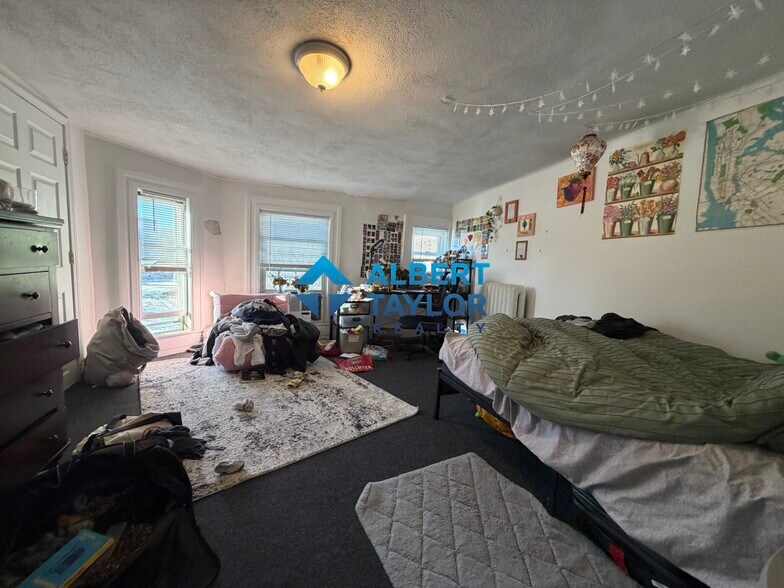 Building Photo - 210 Hemenway St