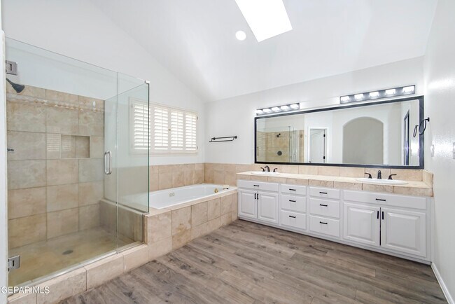 Building Photo - 6529 Jim De Groat Dr